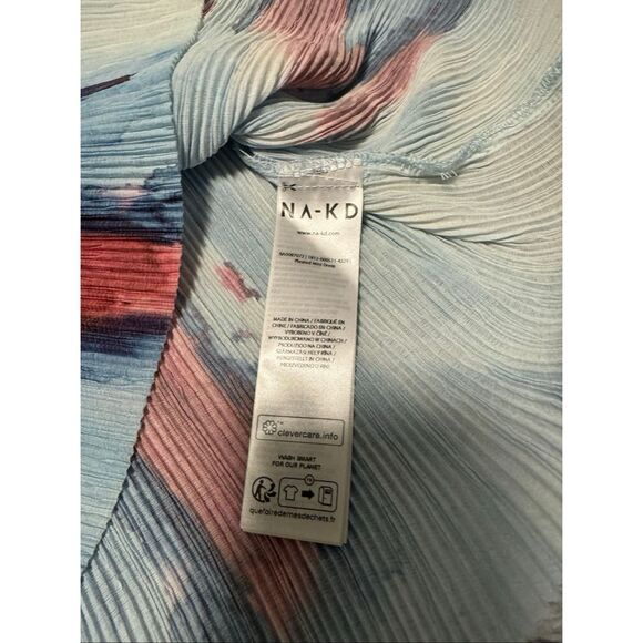 NA-KD size EU 40 (large) pleated mini dress collab Larissa Mills - NWT - Picture 8 of 8